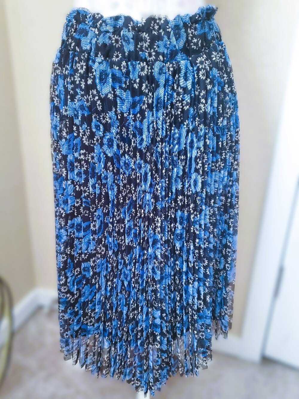 NEW. GALLIGRAPHIE Floral Midi Skirt. Size M